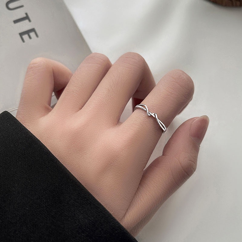 Cincin Model Terbuka Desain Gelombang Warna Silver Untuk Wanita