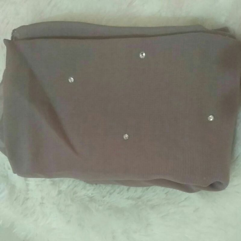 HIJAB SEGIEMPAT SWAROSKI 1KG MUAT 11 PCS-Misty grey
