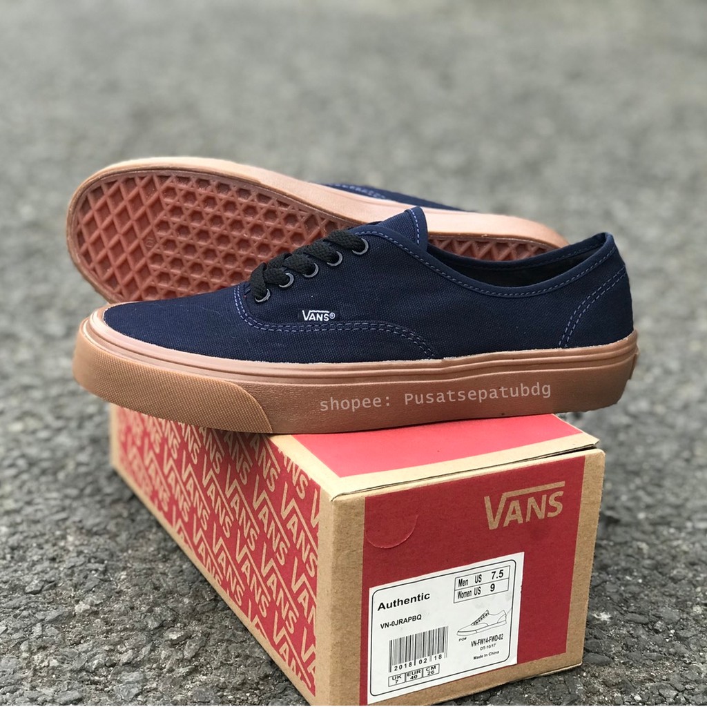 VANS AUTHENTIC BLACK GUM WAFFLE DT