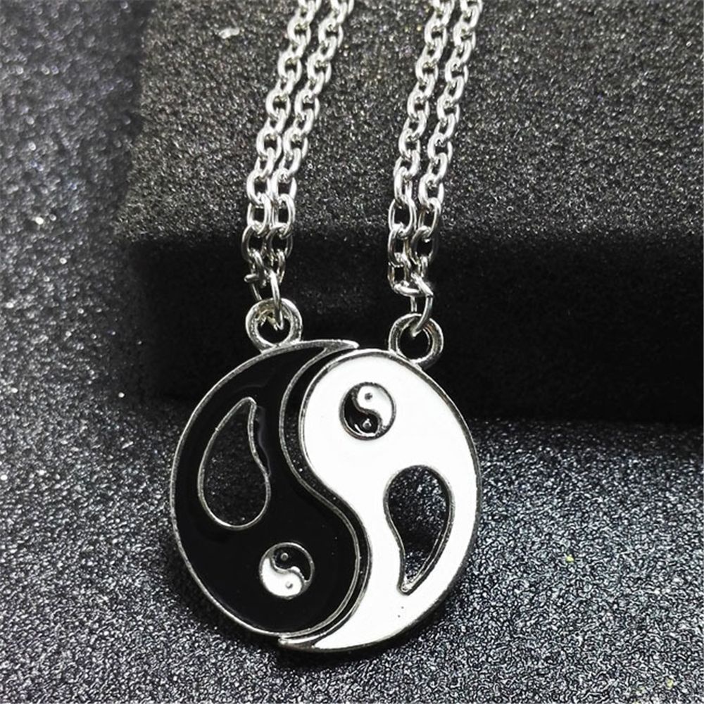 1 Pasang Kalung Rantai Liontin Yin Yang Tai Chi Warna Hitam Dan Putih Gaya Retro Vintage Untuk Unisex