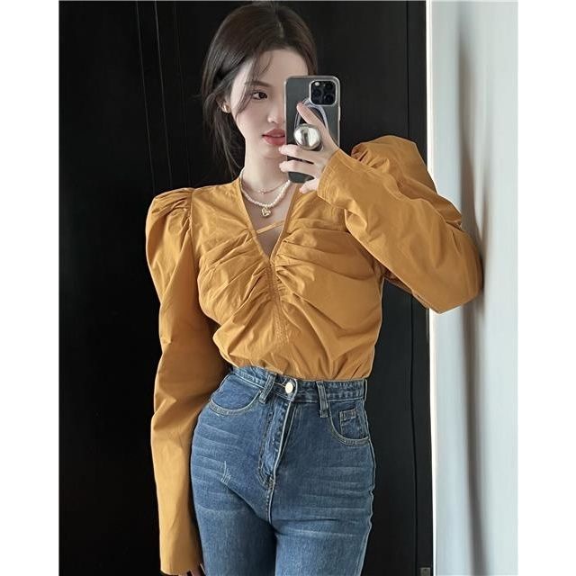 French retro v-neck longgar pendek lipit kemeja wanita musim semi dan musim gugur desain niche chic gelembung atasan lengan panjang