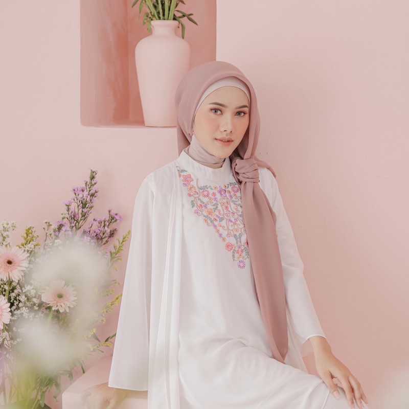 JILBAB SEGI EMPAT BELLA SQUARE PREMIUM BY NAURAH HIJAB BAHAN ADEM LEMBUT MUDAH DI BENTUK