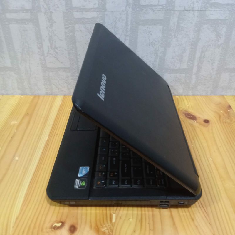 Laptop Lenovo B450 intel dual Core T4300 2.1Ghz Nvdia Geforce G105M Ram 2GB/250GB Layar 14 inch Mulus