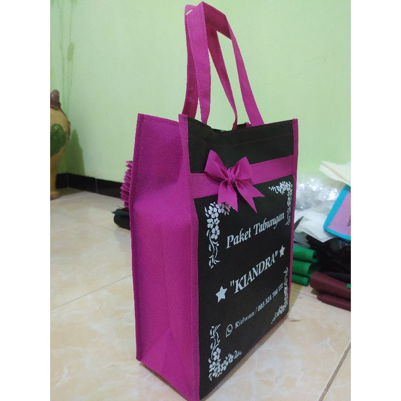 

tas ukuran 30x20x10 sablon dan kain bisa reques free desain 75gsm