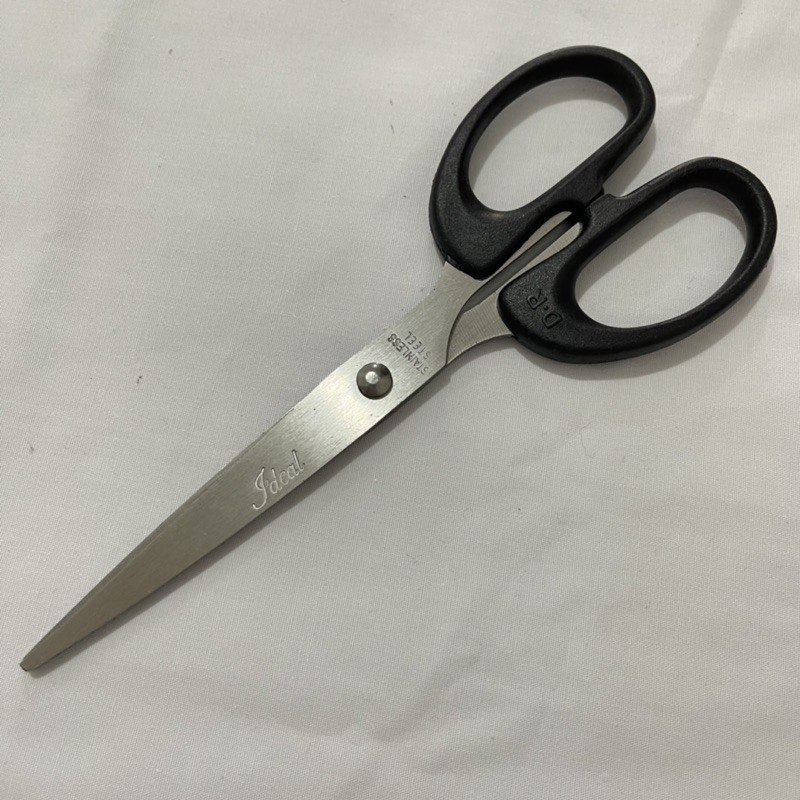 

Gunting (PER LUSIN) stainless ideal 17 cm / k400