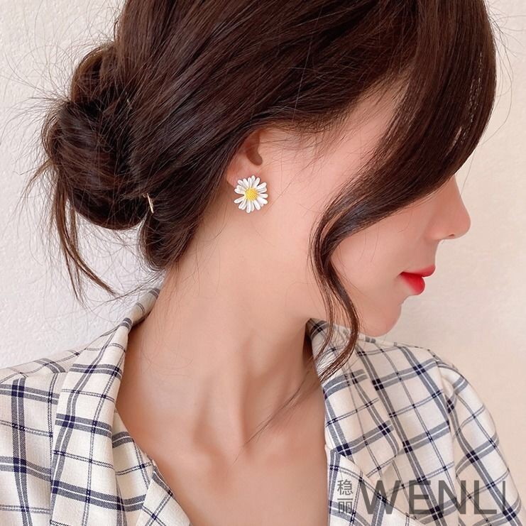 Anting bunga daisy Anting kepribadian bunga sederhana