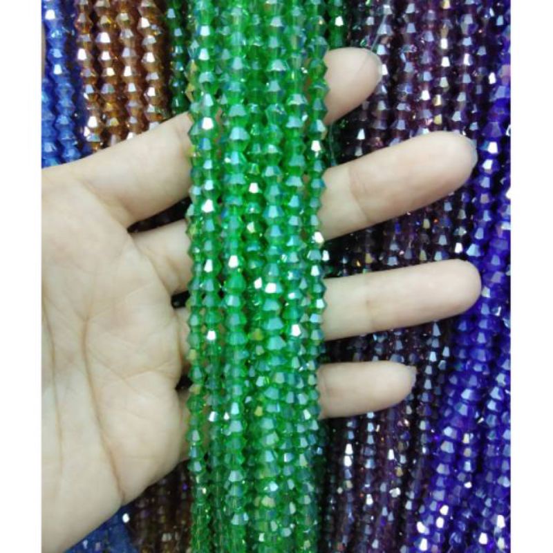 Kristal Kerucut Hijau Tua Bening 4 mm