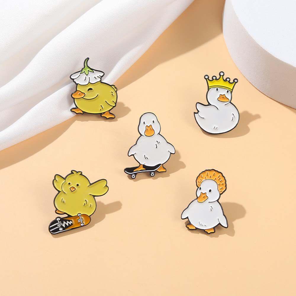 Bros Pin Enamel Bentuk Kartun Bebek Skate Chicken Untuk Anak