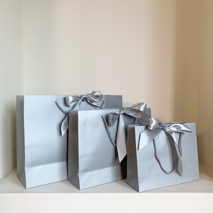 

NEW Paper Bag With Satin Ribbon Termasuk Pita Kantong Kado Kantong Hadiah - S