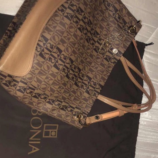 Preloved Tote bonia