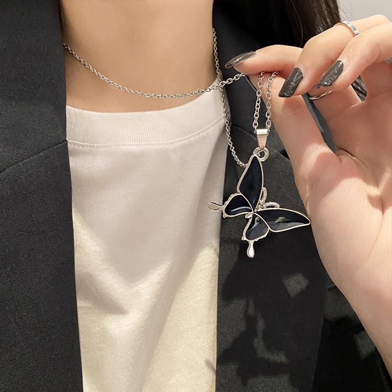 Kalung  Wanita Korea Ins Butterfly Seksi Perubahan Suhu Warna Rantai Klavikula Fashion Aksesoris Titanium  Murah L111