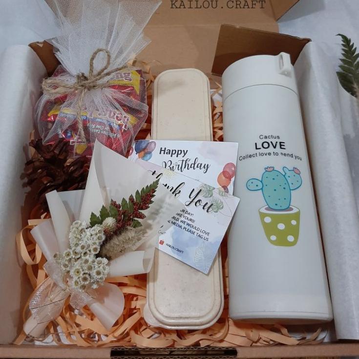 

O-ESO ♥ Kado Ulang Tahun | Kado Wisuda | Kado Cewek | Hampers Ulang Tahun | Kado Anniversary | Gift Box Scented Candle | Lilin Aromaterapi | Snack Box ⭐️⭐️⭐️⭐️⭐️