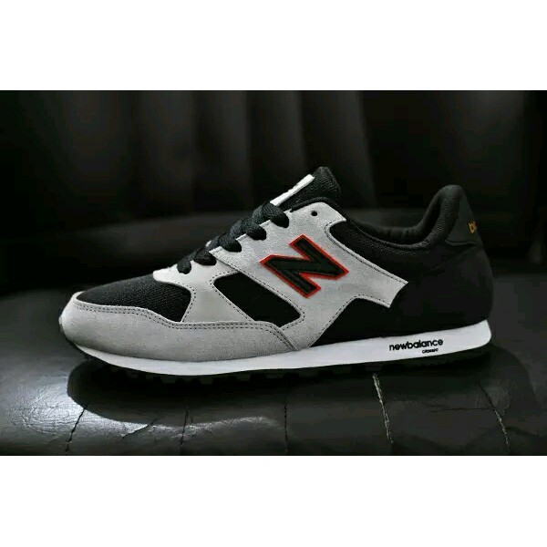 Sepatu Sport Casual Pria Abu Abu Hitam - NB 18