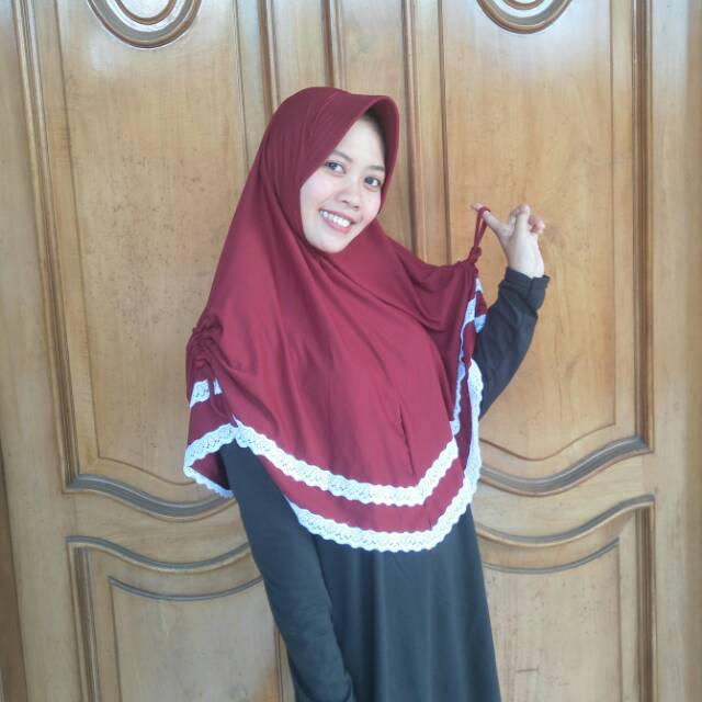 Jilbab instan renda serut kanan kiri