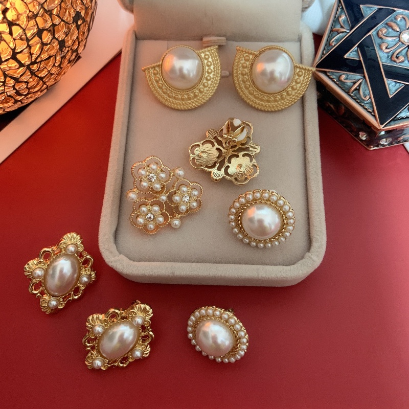 Anting Bentuk Bulat Aksen Mutiara Gaya Retro Untuk Wanita