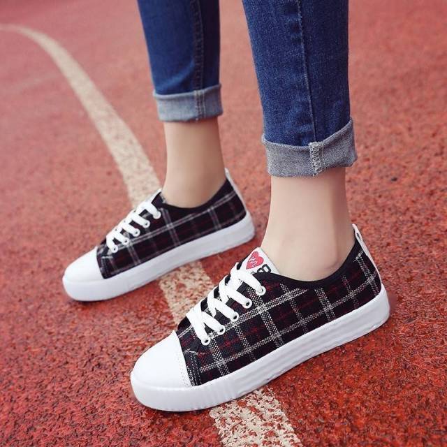 Sepatu Sneakers Wanita / Sepatu Alesha Fashion Korea Terbaru / Sepatu Wanita / Bisa COD