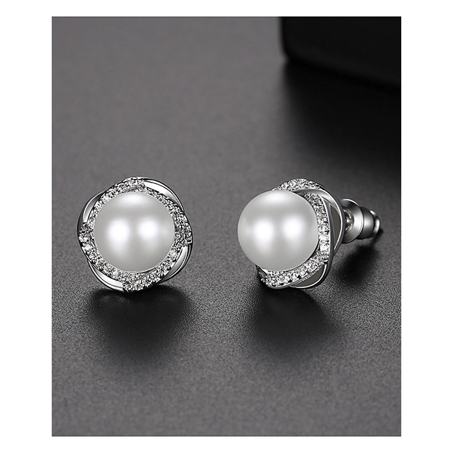 LRC Anting Tusuk Fashion Artificial pearl Copper Inlaid Zirconium S925 Silver Needle Earring D56469