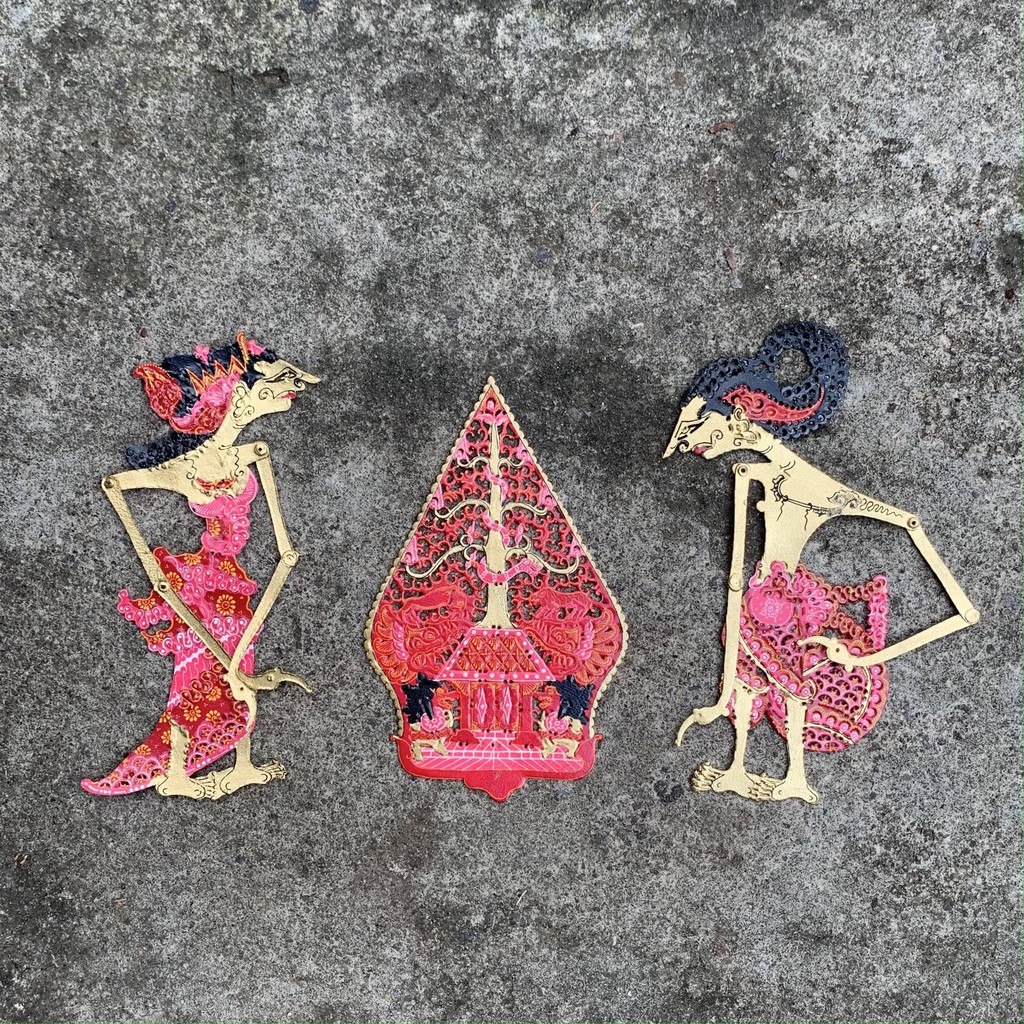 Wayang Kulit Arjuna Srikandi Mahar 17 cm dengan Gunungan