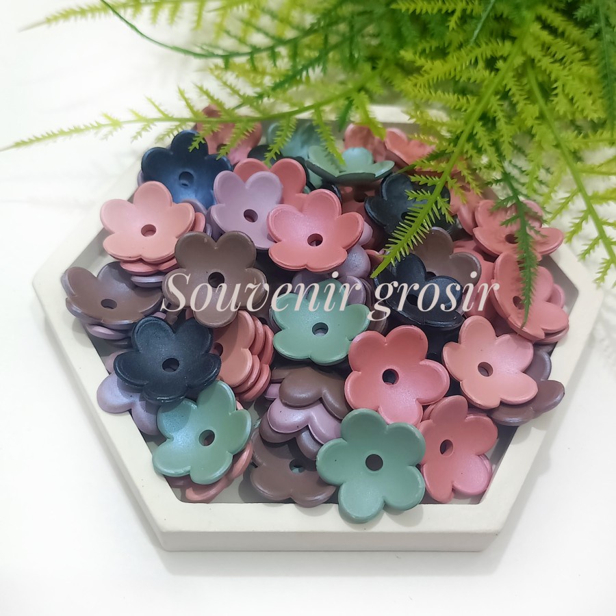 Manik mote kelopak sakura