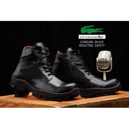 Sepatu Pria Crocodile