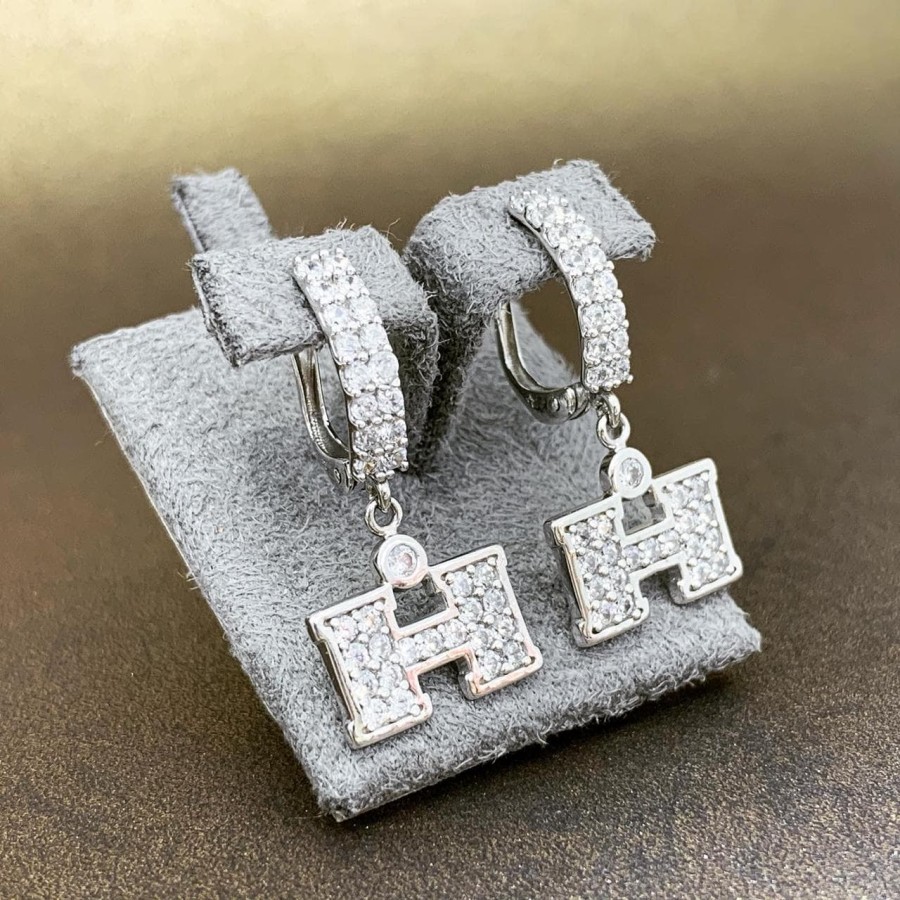 UBS ANTING EMAS 750 A53