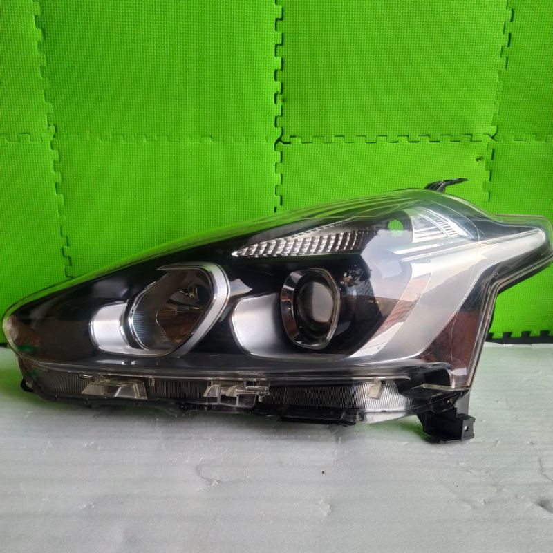 Headlamp Lampu Depan Mobil sienta tipe V/G