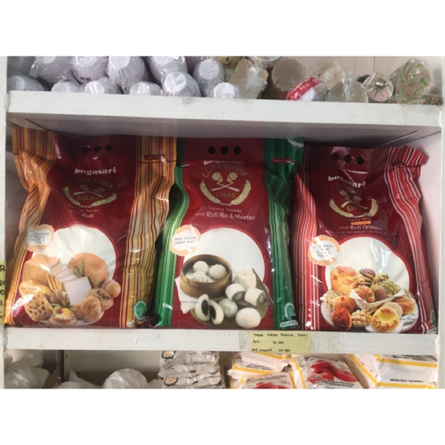 

Tepung terigu cakra kembar emas roti/roti oriental/pao (repack 1kg)