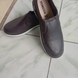  Sepatu  karet  pria  yumeida  Shopee Indonesia