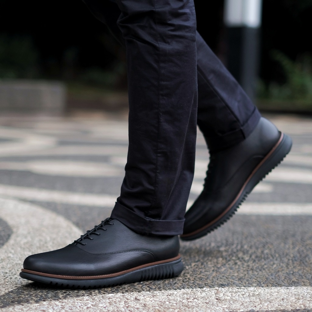 LONDON 2.0 FULL BLACK ORIGINAL x KENZIOS Sepatu Kulit Sapi Asli Hitam Pria Formal Pantofel Kerja Kantor Dinas Resmi Guru PNS Kantoran Pesta Undangan Wedding Kondangan Nikah Wisuda Casual Oxford Genuine Leather Footwear Big Size Jumbo Ukuran Besar 44 Keren