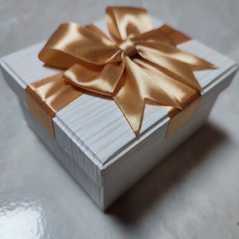 

HARDBOX KOTAK KADO BOX HADIAH MOTIF ZELENA WHITE