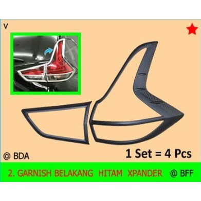 Garnish Belakang Hitam Dop Mobil Xpander