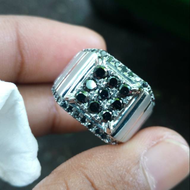 Cincin full black diamond