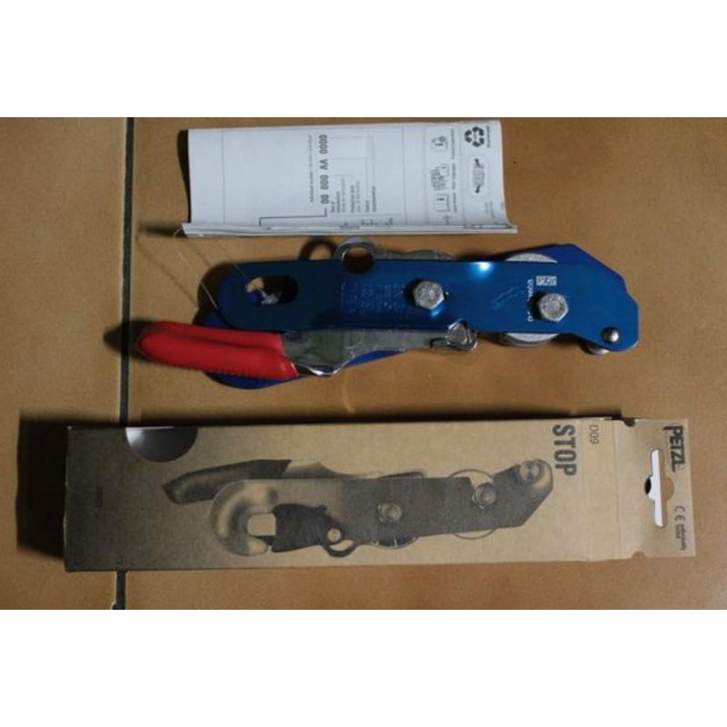 PETZL STOP DESCENDER D09 FOR SINGLE ROPE D09 FOR SINGGEL ROPE ORIGINAL DAN BERKUALITAS.