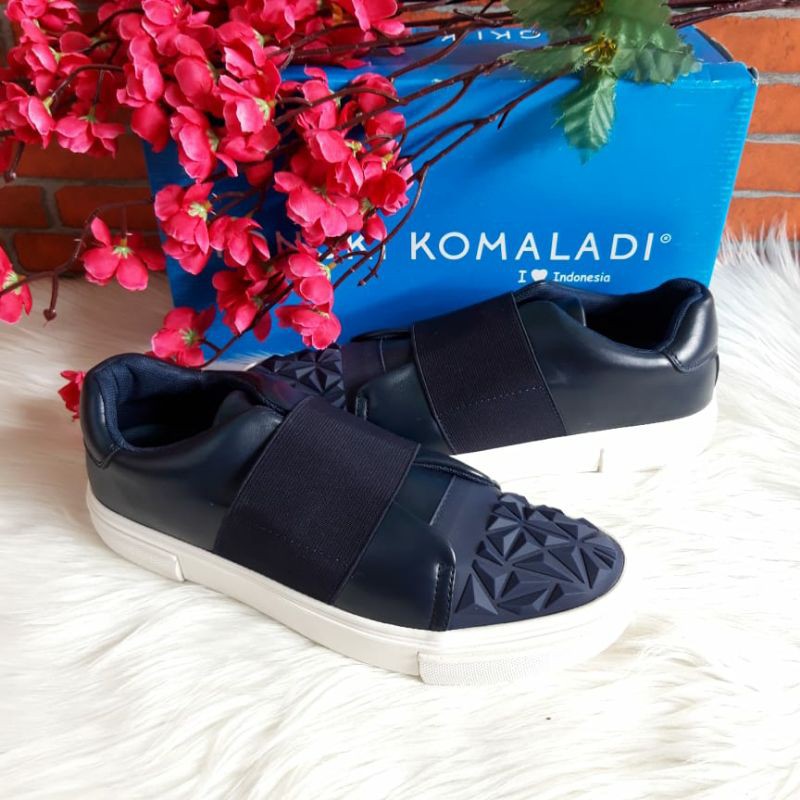 SEPATU CASUAL YONGKI KOMALADI