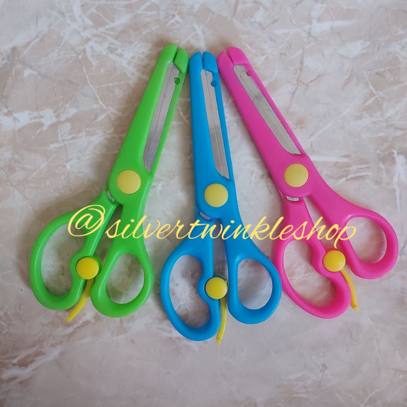 

Gunting anak pegangan plastik dengan pengaman / safety scissors / gunting sekolah plastik aman untuk anak ujung tumpul / mainan edukasi anak belajar menggunting / gunting kertas rounded scissors / mainan montessori sensory play kerajinan tangan prakarya