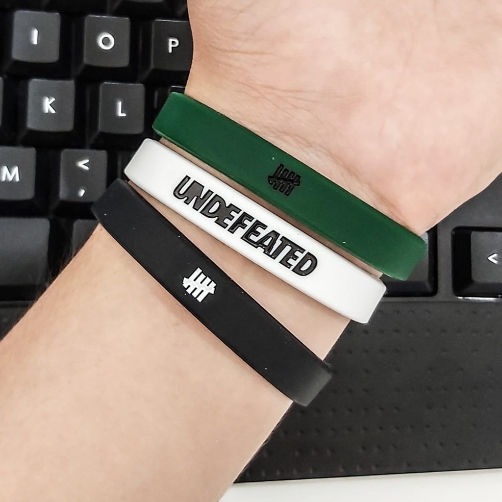 Gelang Pria Rubber / Wristband - UNDEFEATED - Aksesoris Fashion Hype [ Gratis Ongkir / Cod ]