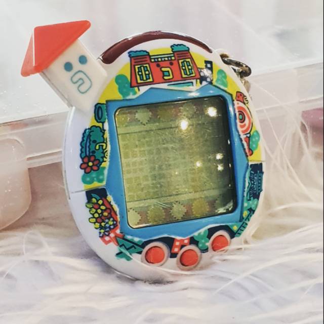 Tamagotchi V5 white