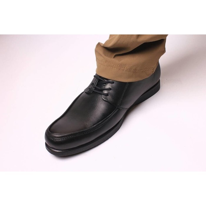 sepatu pantopel kickers