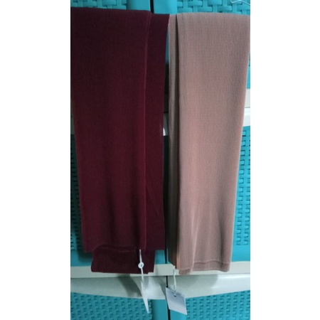 Pleated shawl Buttonscarves