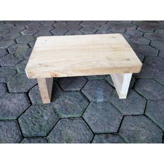 Kursi Pendek Bangku Jongkok Kayu terbuat dari kayu meranti Kursi Pendek Bangku Jongkok Kayu terbuat dari kayu meranti