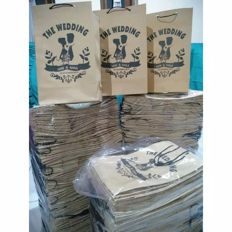 

paperbag custom sablon suka2 ukuran 10*6*23 cocok buat sovenir
