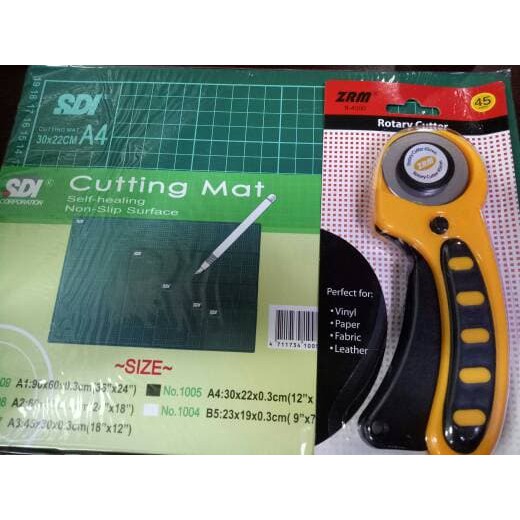 

Paket cutting mat A4 + rotary cutter murah bagus