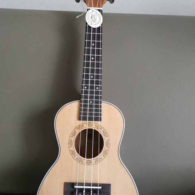 Ukulele Concerto type uk530 Merk Paladin. Special Edition