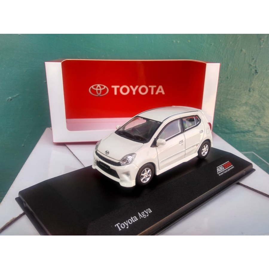 Diecast Agya miniatur mobil Toyota Agya hitam skala 1:43 paper box akrilik Auto 2000  harga murah