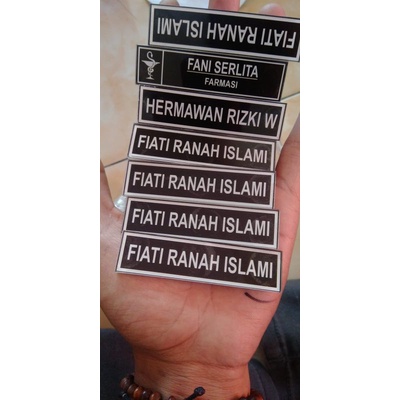 

Name tag papan nama dada akrilik