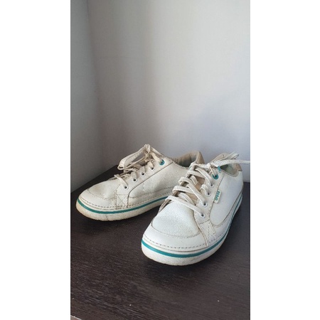 Sepatu Golf Wanita Crocs size US 7 - Preloved