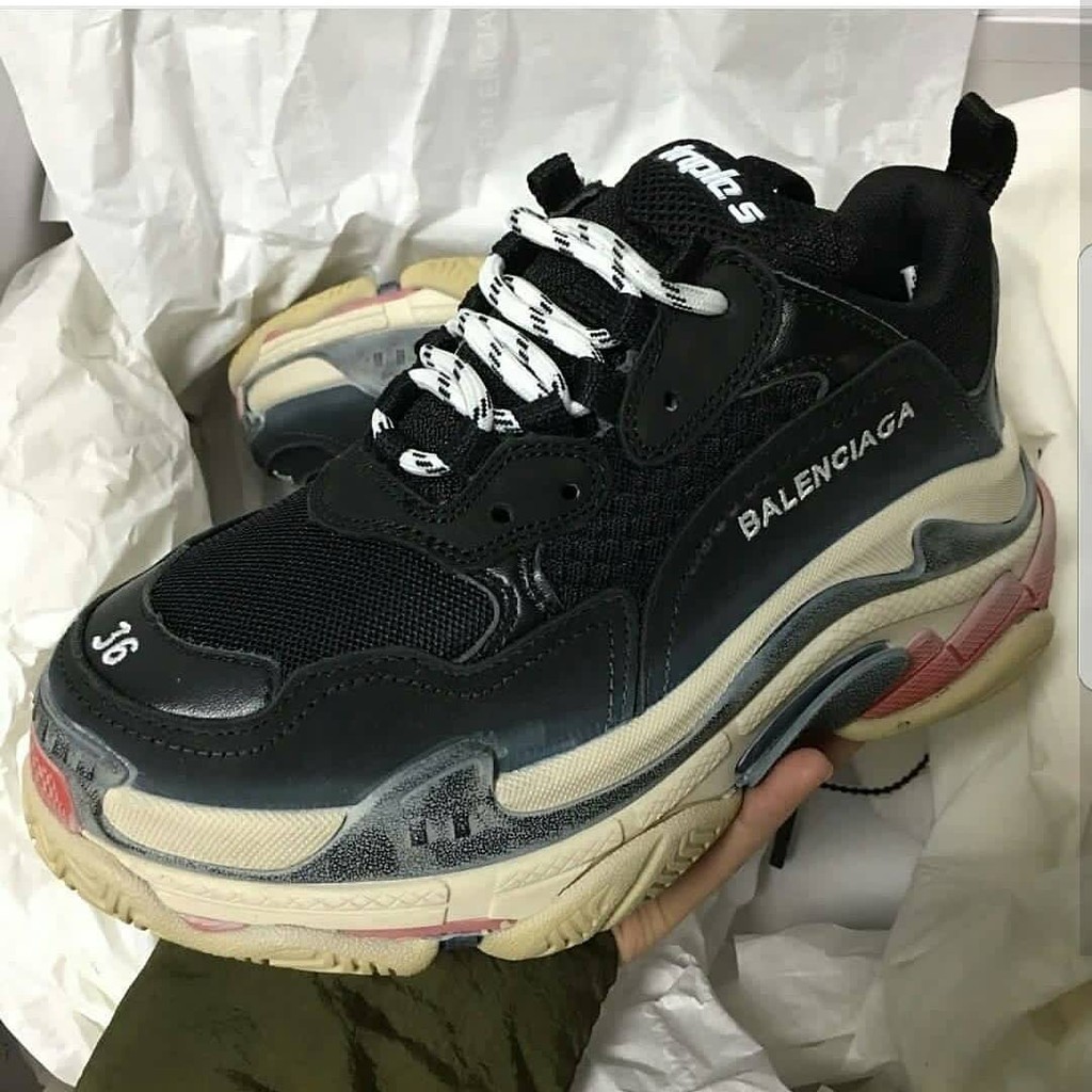 harga balenciaga triple s black