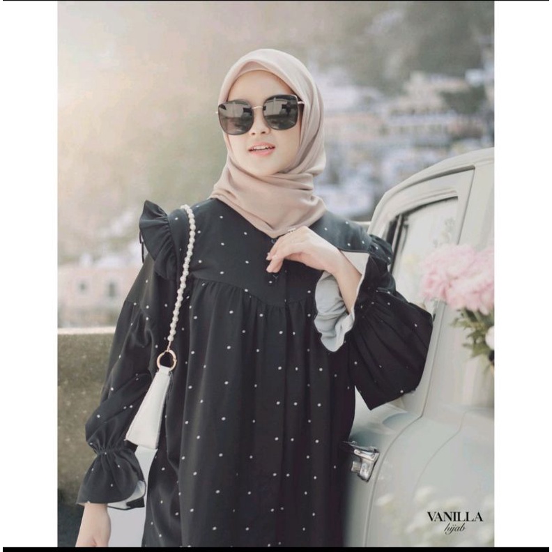 PRELOVED VANILLA HIJAB YOONA BLOUSE BLACK