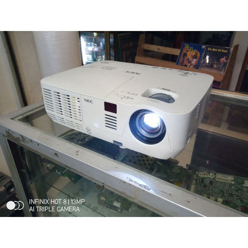 proyektor second/bekas nec v311x 3000 lumens kondisi sangat baik