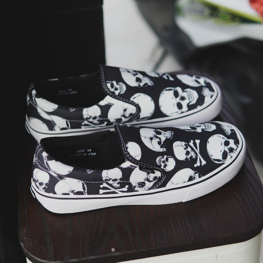 Sepatu Pria Vans Slop Motif Tengkorak Sneakers Tanpa Tali Nongkrong Traveling